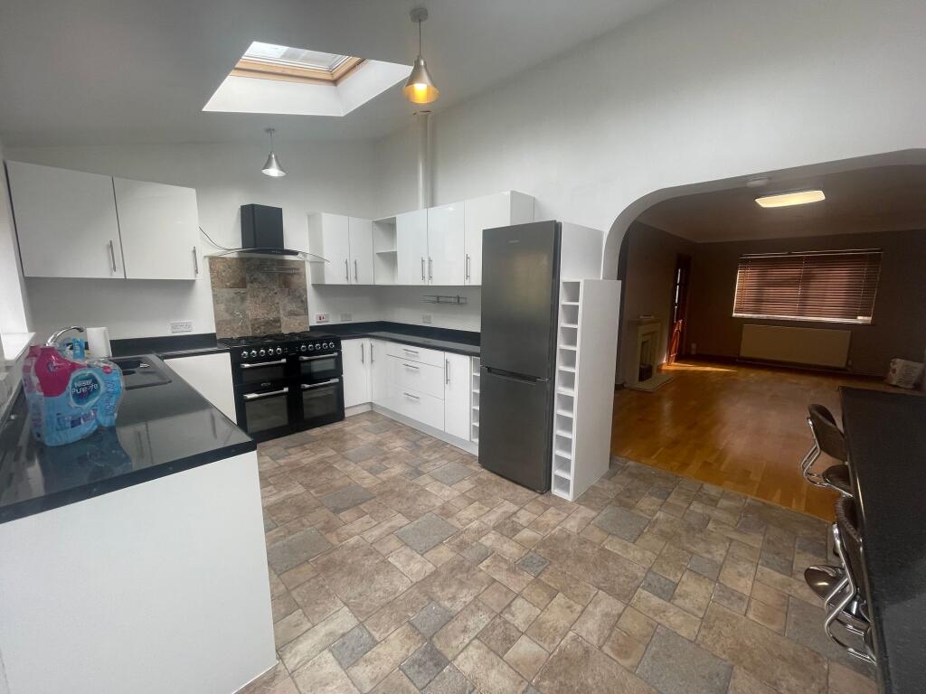 3 bed Mid Terraced House for rent in Slough. From Lords Associates of London 3 bed Mid Terraced House for rent in Slough. From Lords Associates of London