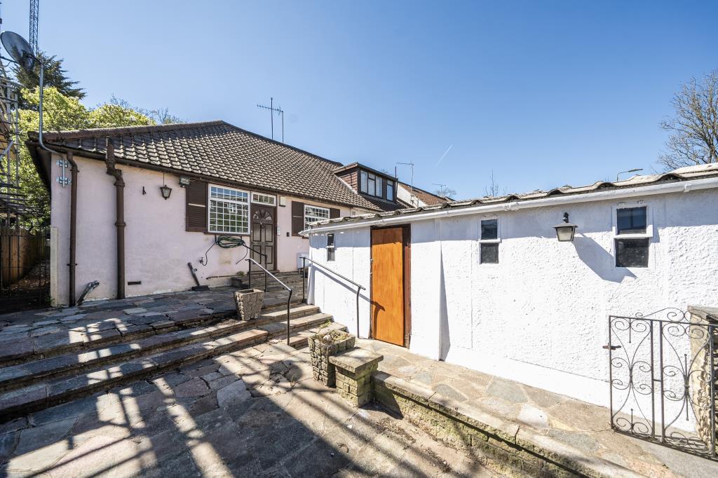 2 bed Semi-detached bungalow for rent in London. From Chancellors - Finchley Lettings