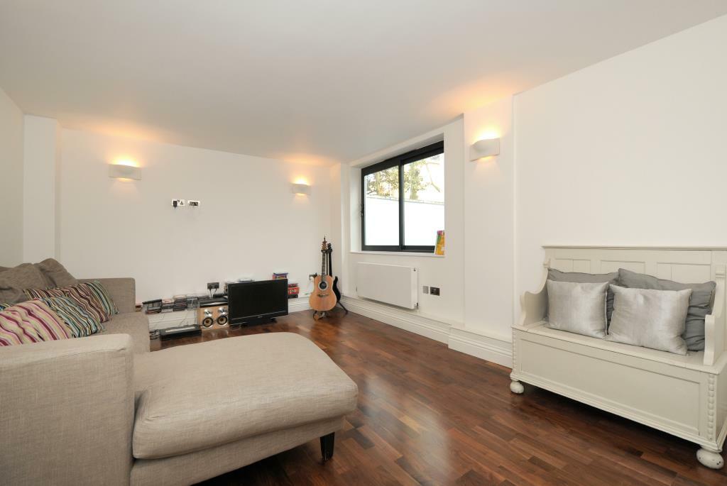 3 bed Detached House for rent in London. From Chancellors - Hampstead Lettings