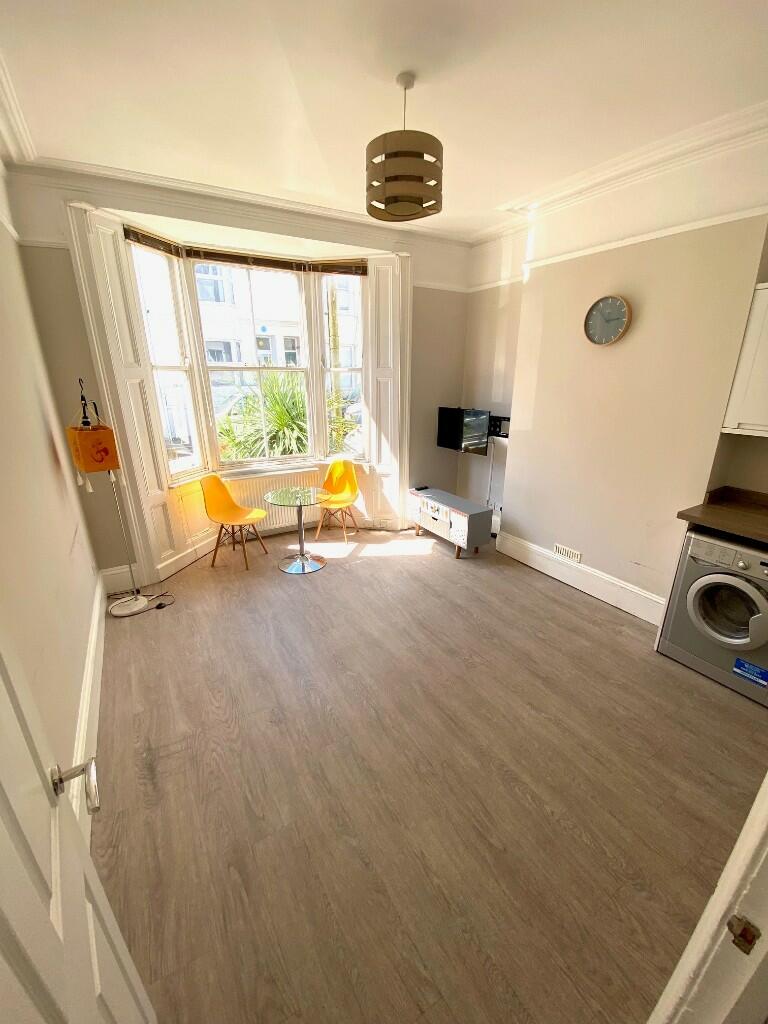 1 bed 1st Floor Flat for rent in Brighton and Hove. From AR Lettings - Hove