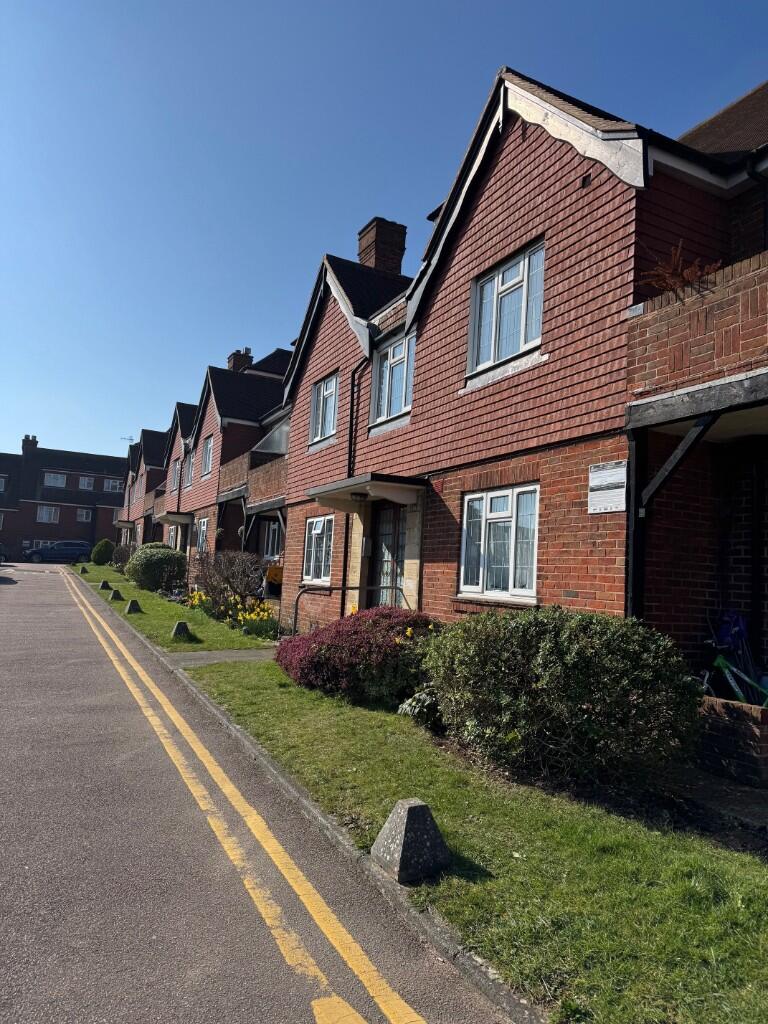 1 bed 1st Floor Flat for rent in Portslade-by-Sea. From AR Lettings - Hove