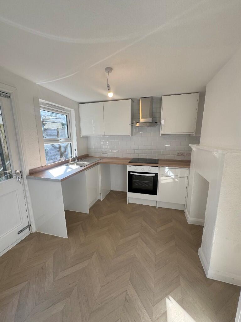 3 bed Mid Terraced House for rent in Portslade-by-Sea. From AR Lettings - Hove