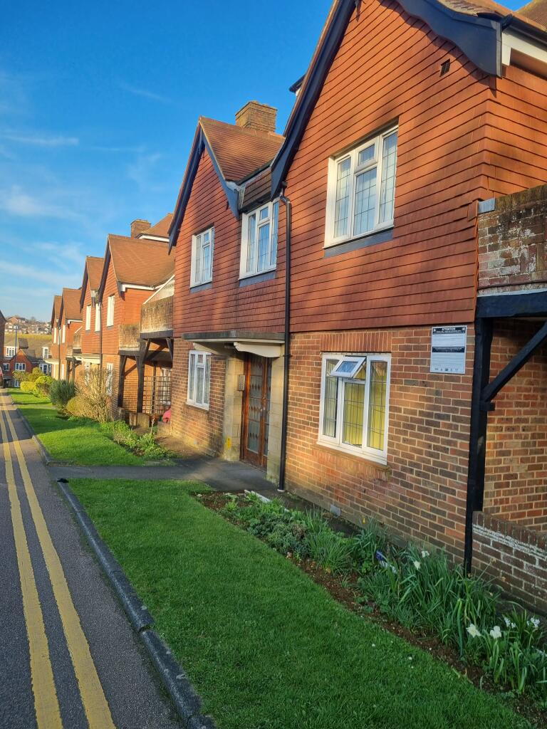 1 bed 1st Floor Flat for rent in Portslade-by-Sea. From AR Lettings - Hove