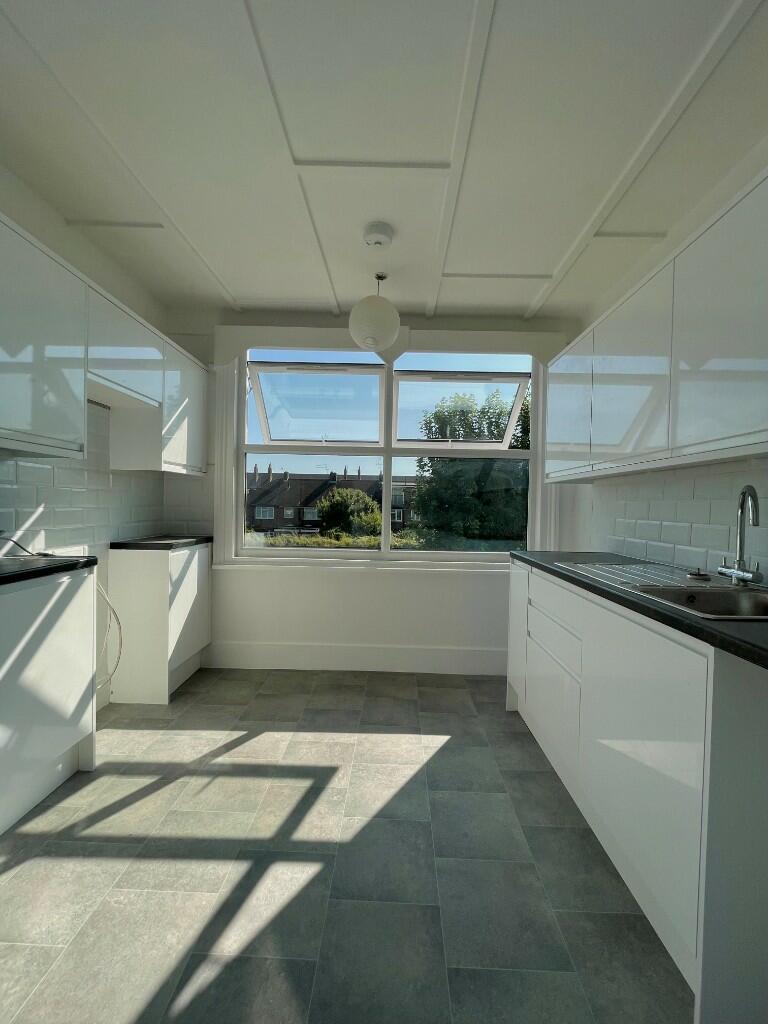 1 bed 1st Floor Flat for rent in Brighton and Hove. From AR Lettings - Hove
