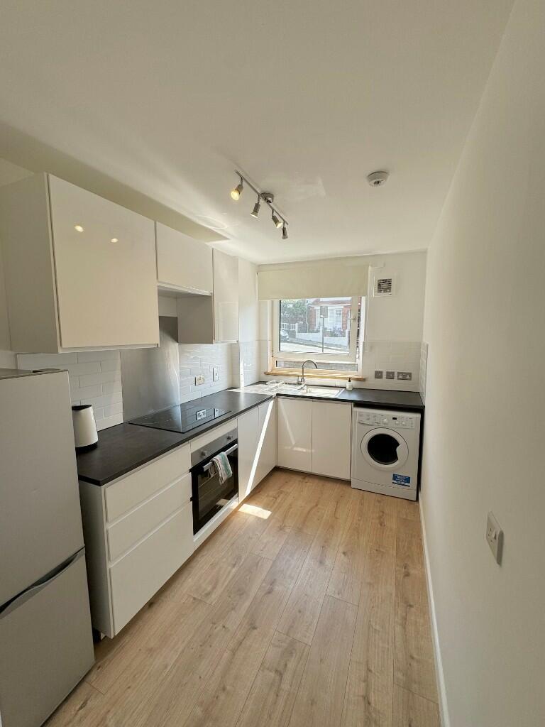 2 bed 1st Floor Flat for rent in Ovingdean. From AR Lettings - Hove