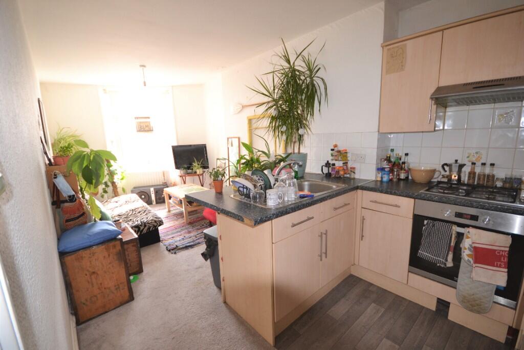 3 bed 1st Floor Flat for rent in Brighton and Hove. From AR Lettings - Hove