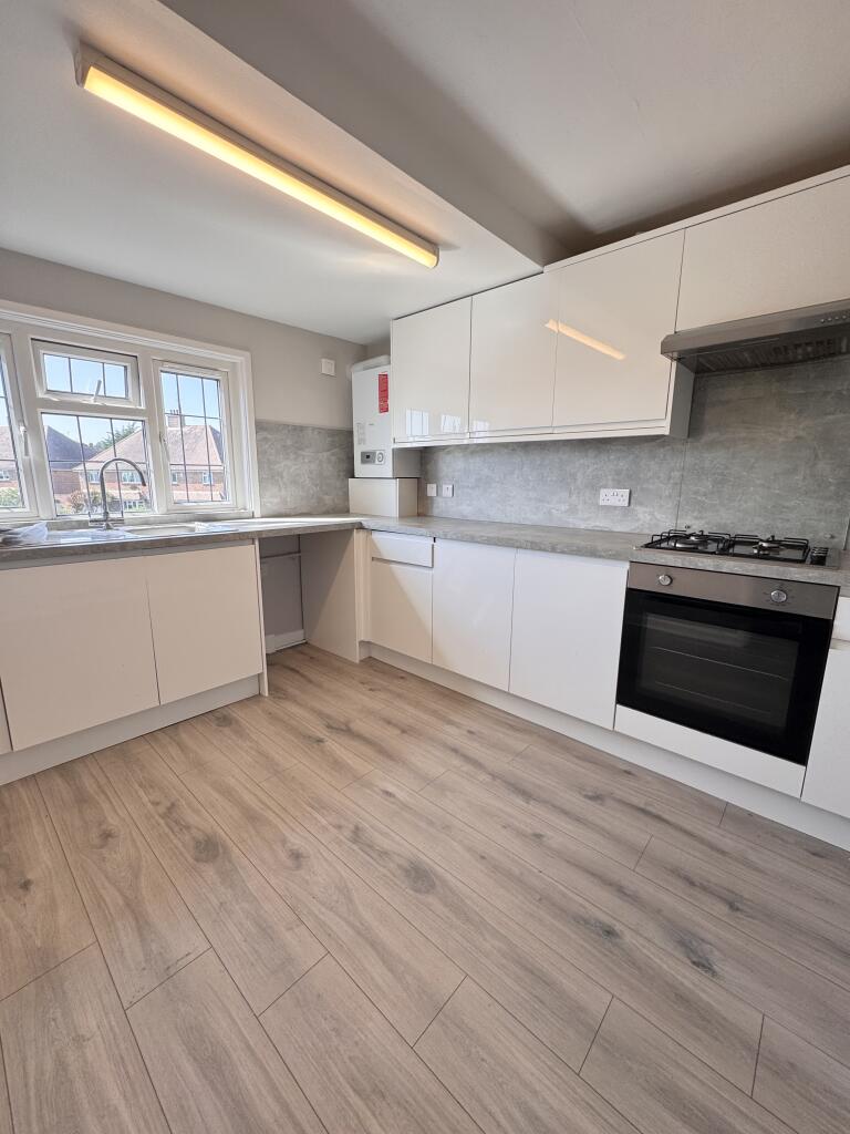 1 bed 1st Floor Flat for rent in Portslade-by-Sea. From AR Lettings - Hove