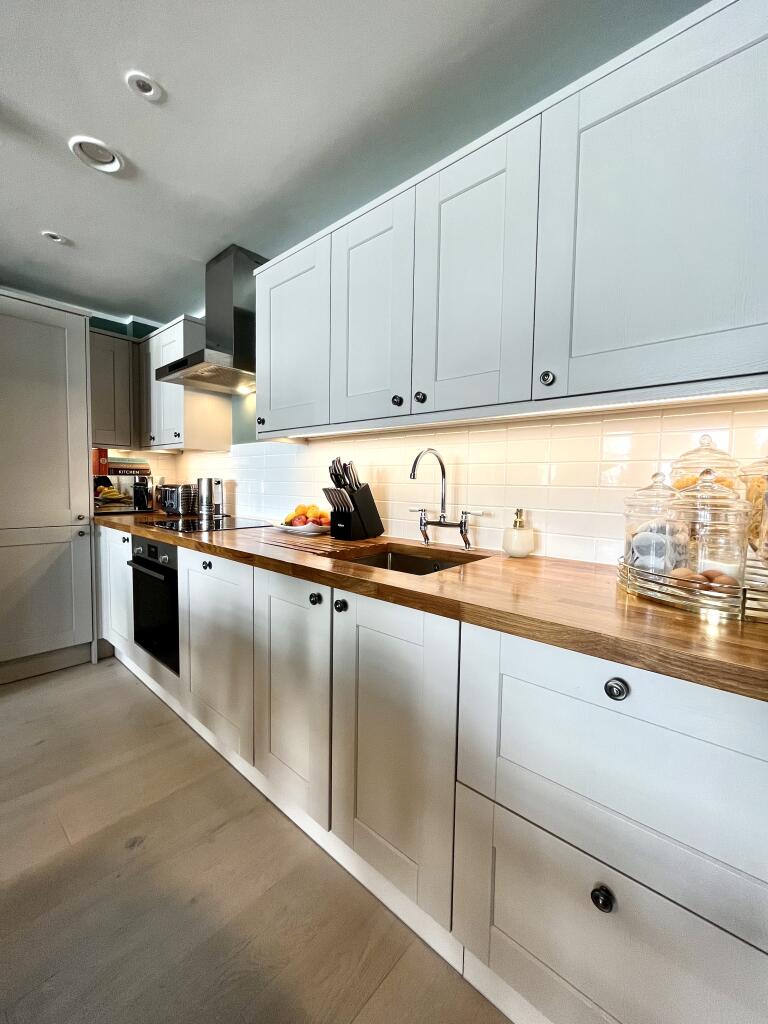 1 bed 1st Floor Flat for rent in Brighton and Hove. From AR Lettings - Hove