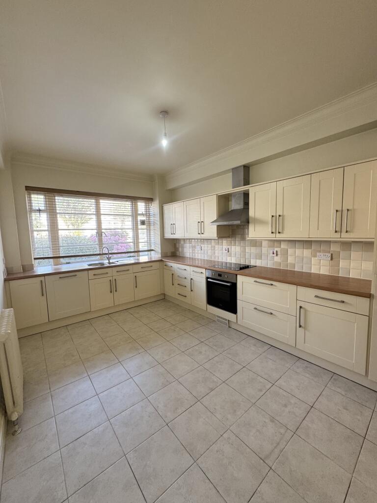 3 bed House (unspecified) for rent in Brighton and Hove. From AR Lettings - Hove 3 bed House (unspecified) for rent in Brighton and Hove. From AR Lettings - Hove