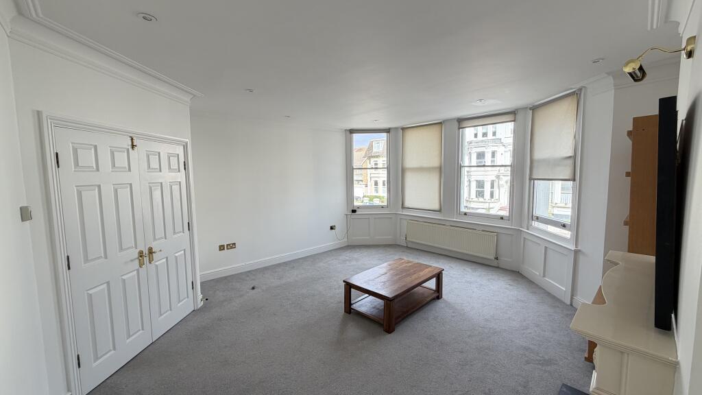 3 bed 1st Floor Flat for rent in Portslade-by-Sea. From AR Lettings - Hove 3 bed 1st Floor Flat for rent in Portslade-by-Sea. From AR Lettings - Hove