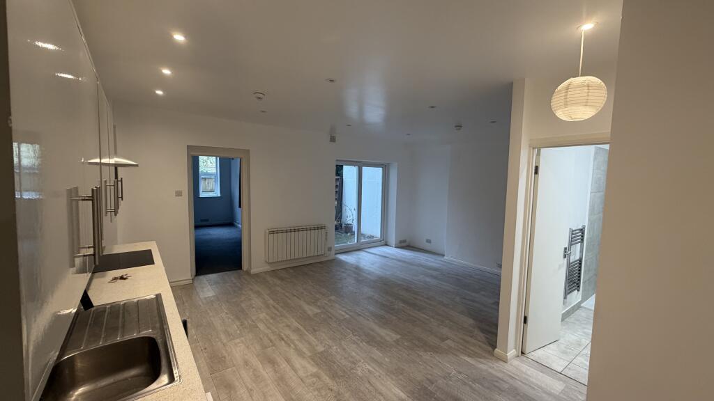 1 bed House (unspecified) for rent in Brighton and Hove. From AR Lettings - Hove