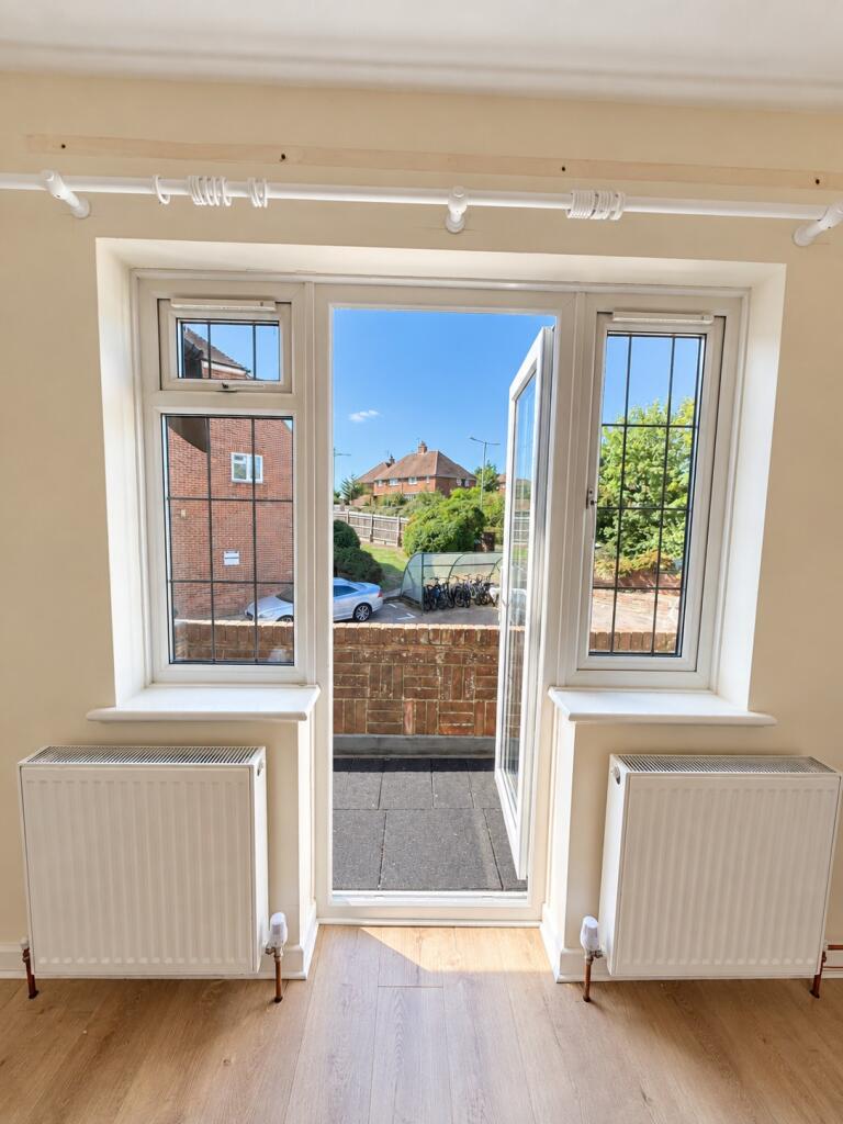 2 bed 1st Floor Flat for rent in Portslade-by-Sea. From AR Lettings - Hove