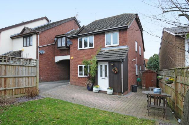 2 bed Link detached house for rent in Northwood. From Chancellors - Northwood Lettings