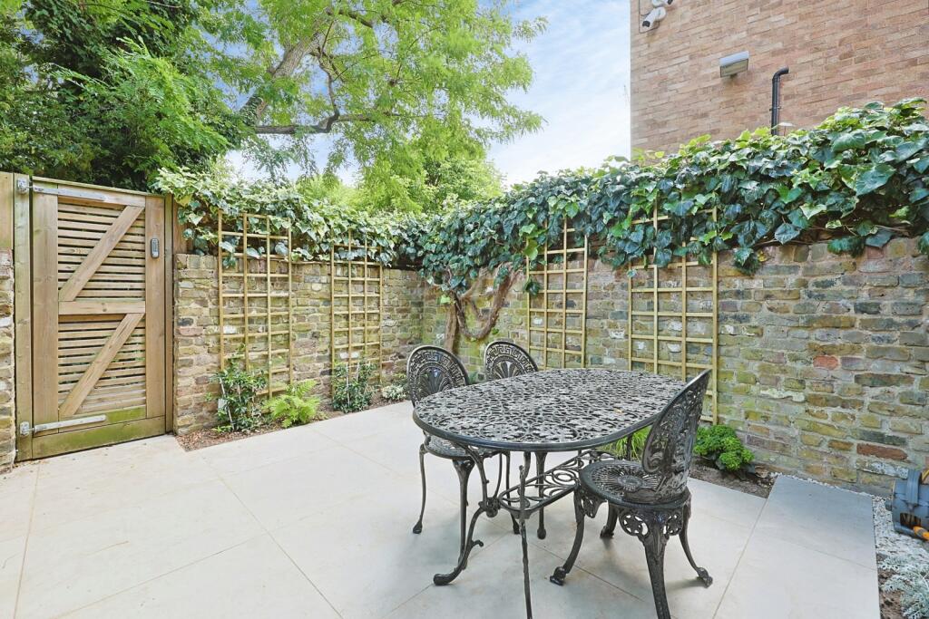 4 bed 1st Floor Flat for rent in Kensington. From Chancellors - Notting Hill Lettings
