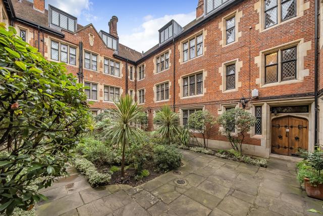 2 bed 1st Floor Flat for rent in London. From Chancellors - Notting Hill Lettings
