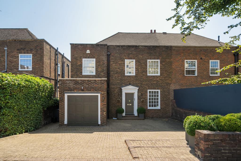 4 bed Detached for rent in Hampstead. From Chancellors - St John's Wood Lettings