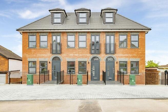 5 bed Mid Terraced House for rent in Bushey. From Chancellors - Stanmore Lettings