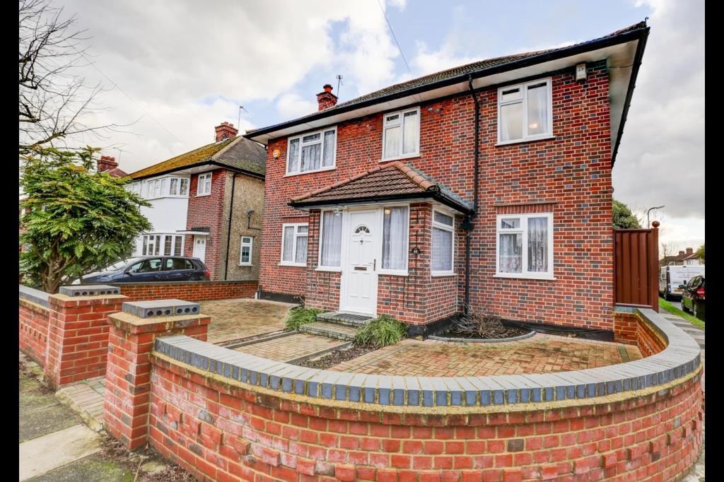 4 bed Detached for rent in Pinner. From Chancellors - Stanmore Lettings