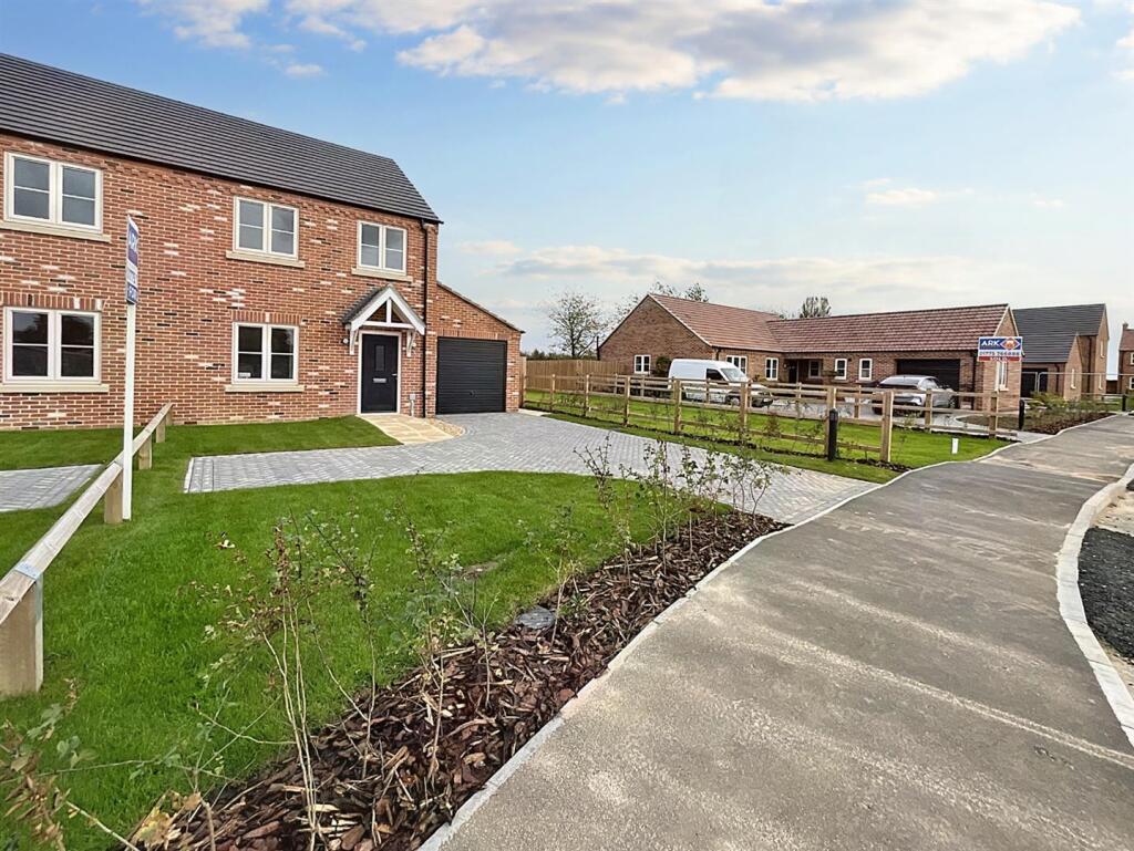 3 bed Semi Detached for rent in Sutton St James. From Ark Property Centre - Spalding 3 bed Semi Detached for rent in Sutton St James. From Ark Property Centre - Spalding