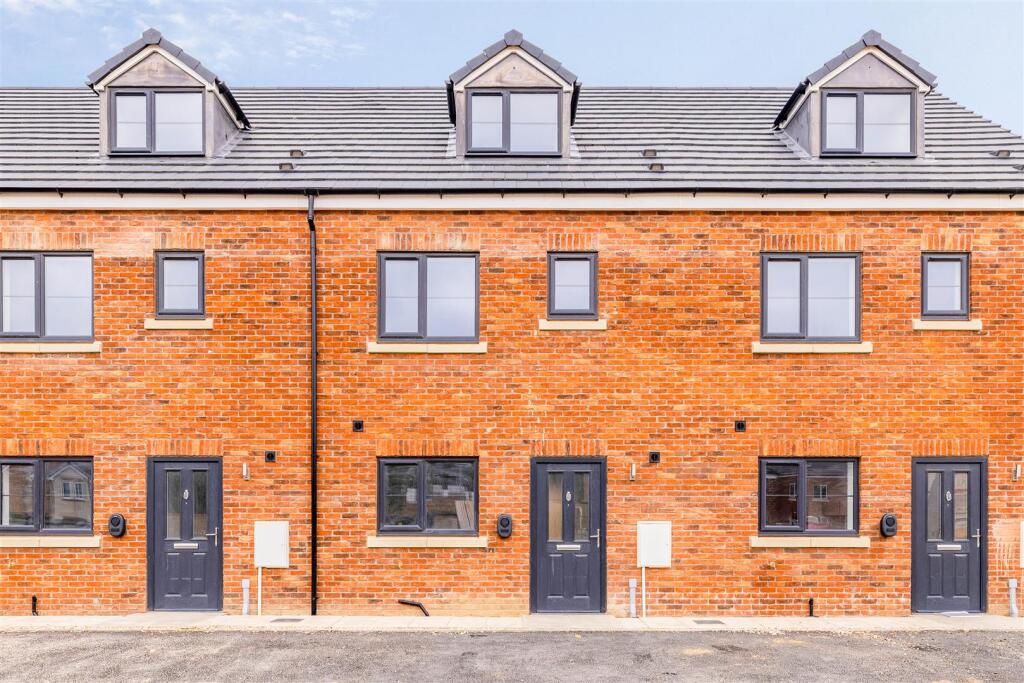 3 bed Town House for rent in Long Sutton. From Ark Property Centre - Spalding 3 bed Town House for rent in Long Sutton. From Ark Property Centre - Spalding