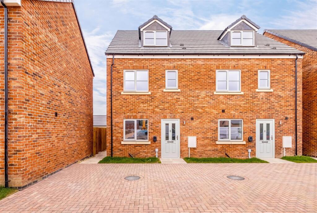 3 bed Town House for rent in Long Sutton. From Ark Property Centre - Spalding 3 bed Town House for rent in Long Sutton. From Ark Property Centre - Spalding