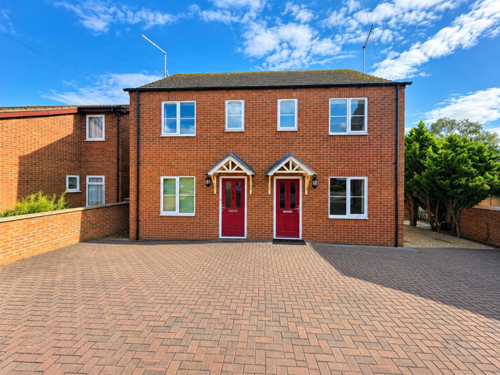 2 bed Semi Detached for rent in Spalding. From Ark Property Centre - Spalding 2 bed Semi Detached for rent in Spalding. From Ark Property Centre - Spalding