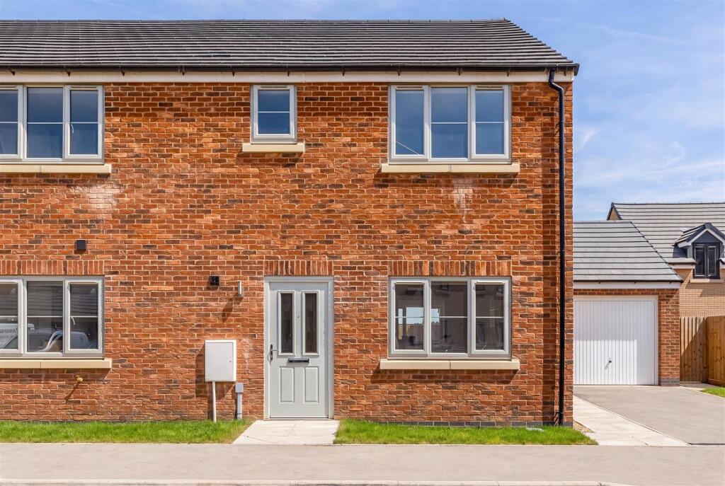 3 bed Mid Terraced House for rent in Long Sutton. From Ark Property Centre - Spalding