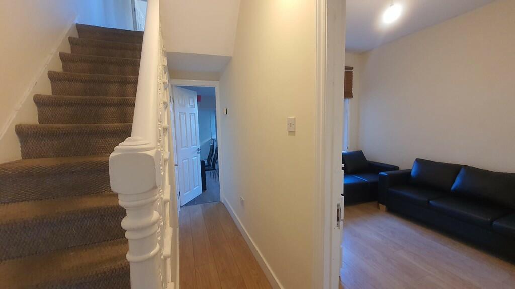 4 bed Semi-Detached House for rent in Walthamstow. From Charlesons - Gants Hill