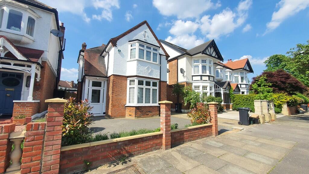 5 bed Mid Terraced House for rent in Ilford. From Charlesons - Gants Hill