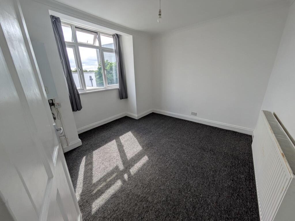 3 bed Apartment for rent in Ilford. From Charlesons - Gants Hill 3 bed Apartment for rent in Ilford. From Charlesons - Gants Hill