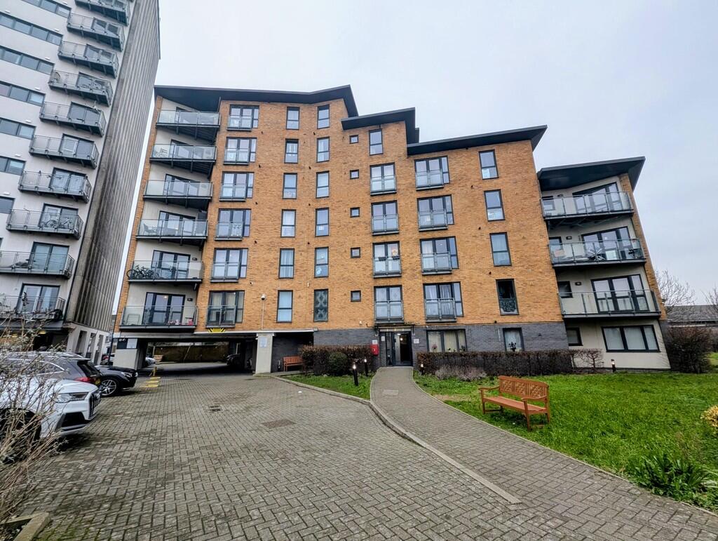1 bed Apartment for rent in Ilford. From Charlesons - Gants Hill