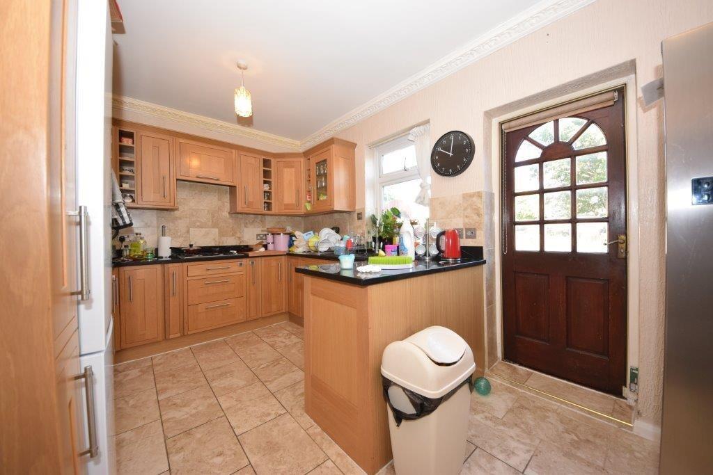 3 bed Mid Terraced House for rent in Ilford. From Charlesons - Gants Hill