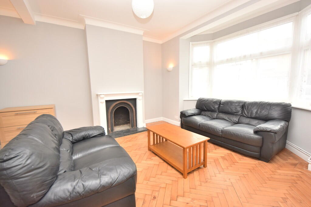 4 bed Mid Terraced House for rent in Ilford. From Charlesons - Gants Hill