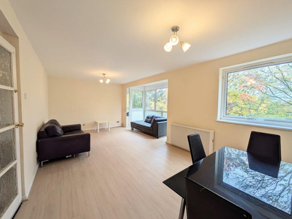 2 bed 1st Floor Flat for rent in Ilford. From Charlesons - Gants Hill