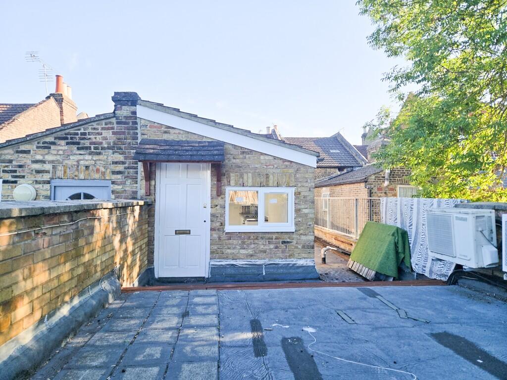2 bed 1st Floor Flat for rent in Woodford. From Charlesons - Gants Hill