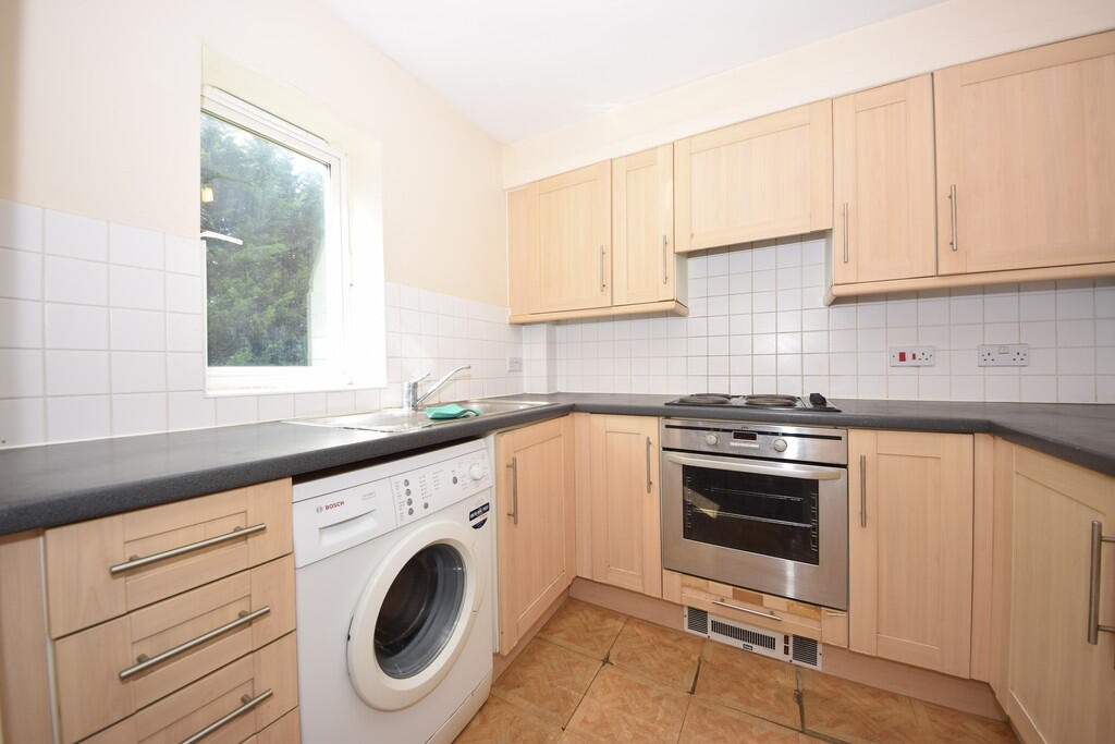 2 bed Apartment for rent in Ilford. From Charlesons - Gants Hill 2 bed Apartment for rent in Ilford. From Charlesons - Gants Hill