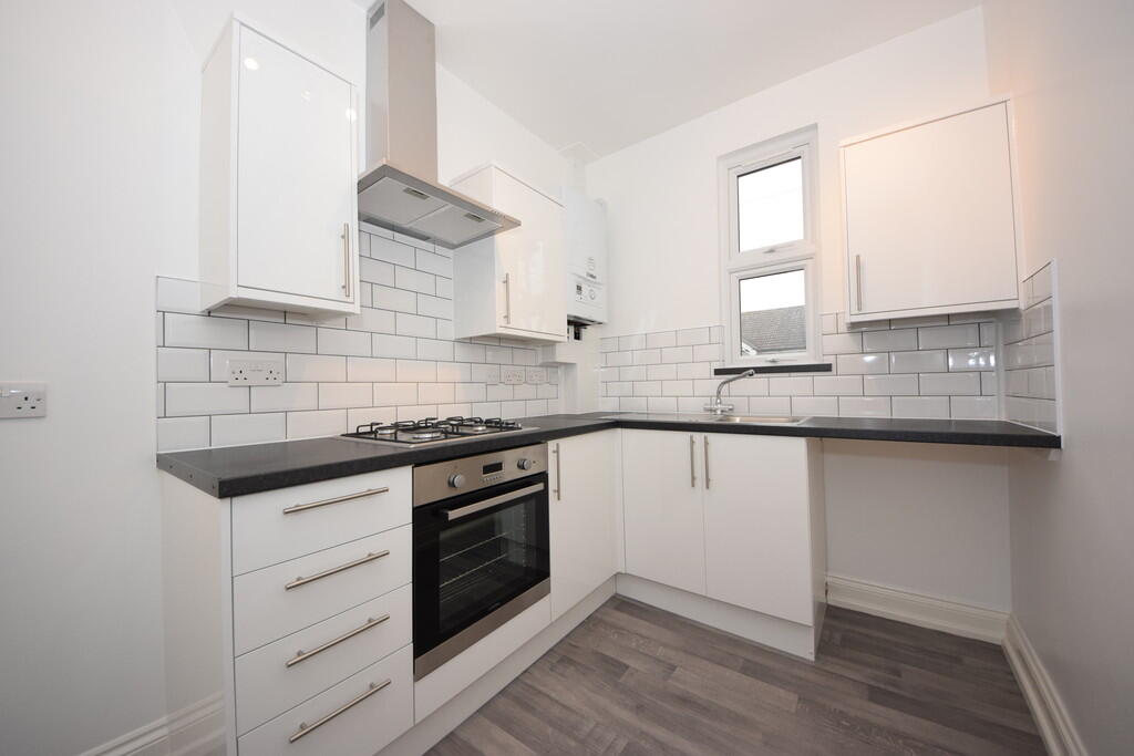 3 bed Mid Terraced House for rent in Wanstead. From Charlesons - Gants Hill 3 bed Mid Terraced House for rent in Wanstead. From Charlesons - Gants Hill