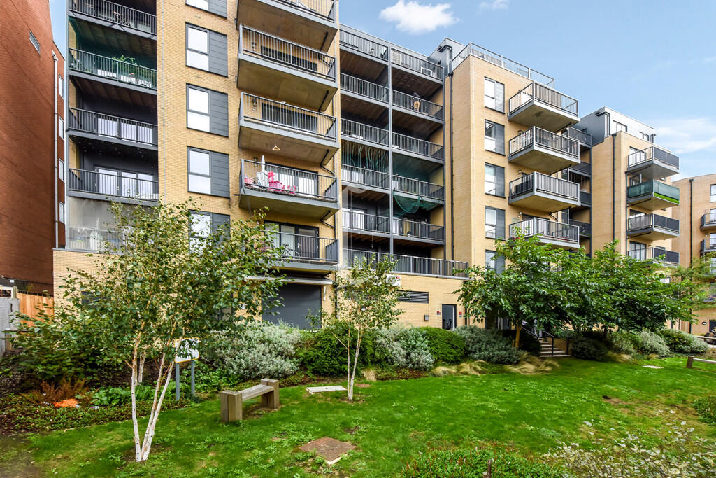 2 bed Apartment for rent in Ilford. From Charlesons - Gants Hill 2 bed Apartment for rent in Ilford. From Charlesons - Gants Hill