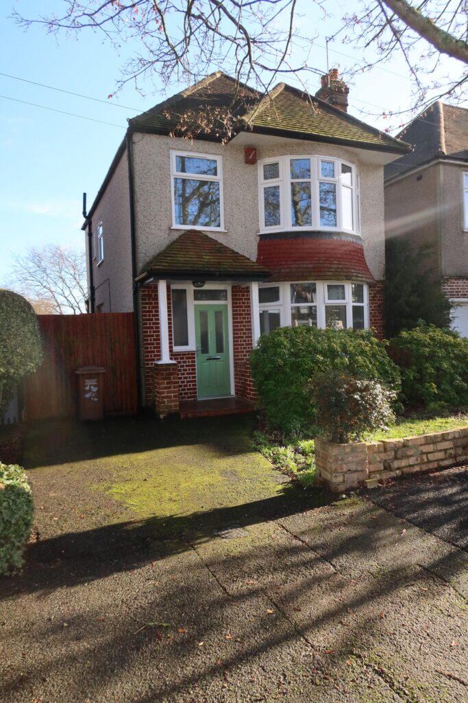 3 bed Detached for rent in Crayford. From Chartwell Residential Lettings - Gravesend