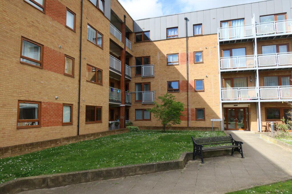 2 bed Apartment for rent in Swanscombe. From Chartwell Residential Lettings - Gravesend