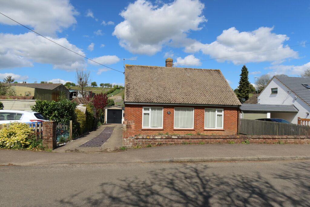 2 bed Detached bungalow for rent in Doddington. From Chartwell Residential Lettings - Gravesend
