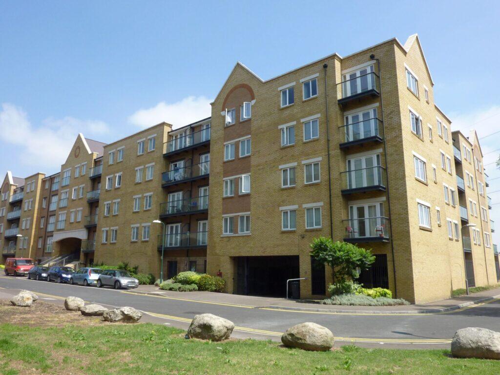 2 bed Apartment for rent in Northfleet. From Chartwell Residential Lettings - Gravesend