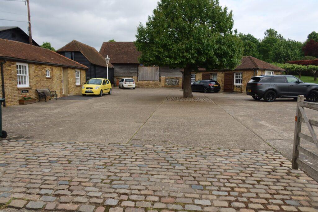 4 bed Studio for rent in Green Street Green. From Chartwell Residential Lettings - Gravesend 4 bed Studio for rent in Green Street Green. From Chartwell Residential Lettings - Gravesend