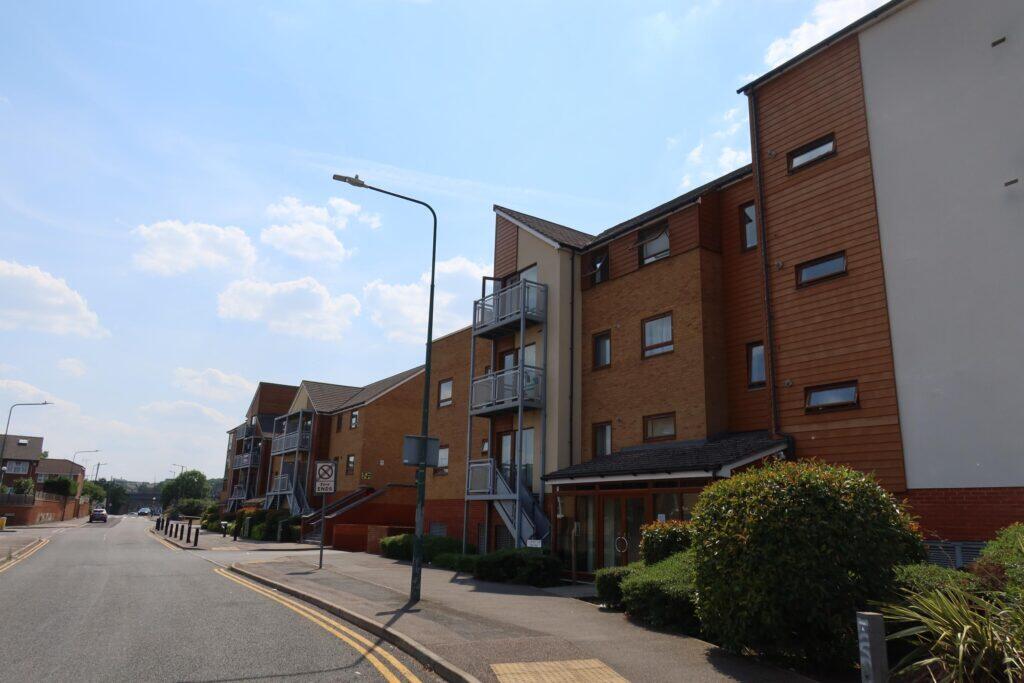 2 bed 1st Floor Flat for rent in Swanscombe. From Chartwell Residential Lettings - Gravesend 2 bed 1st Floor Flat for rent in Swanscombe. From Chartwell Residential Lettings - Gravesend
