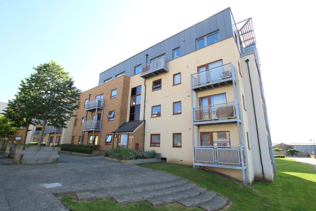 2 bed 1st Floor Flat for rent in Swanscombe. From Chartwell Residential Lettings - Gravesend 2 bed 1st Floor Flat for rent in Swanscombe. From Chartwell Residential Lettings - Gravesend