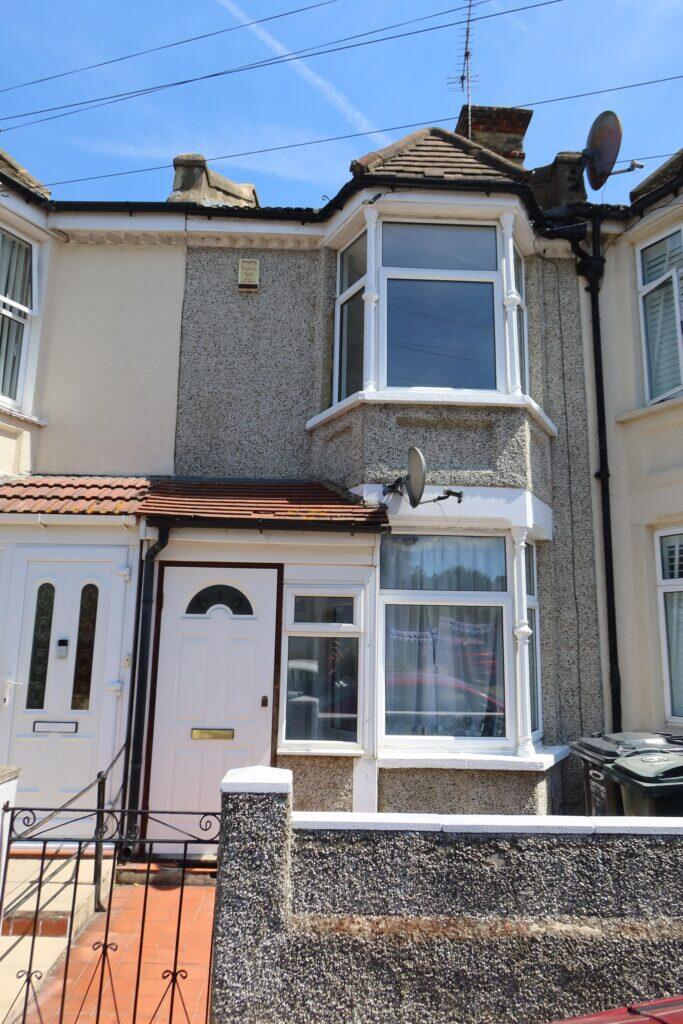 2 bed Mid Terraced House for rent in Swanscombe. From Chartwell Residential Lettings - Gravesend 2 bed Mid Terraced House for rent in Swanscombe. From Chartwell Residential Lettings - Gravesend