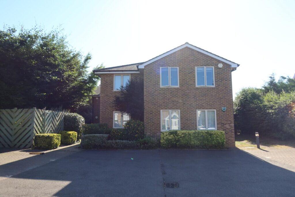 2 bed 1st Floor Flat for rent in Meopham. From Chartwell Residential Lettings - Gravesend 2 bed 1st Floor Flat for rent in Meopham. From Chartwell Residential Lettings - Gravesend