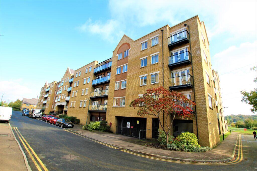 2 bed 1st Floor Flat for rent in Northfleet. From Chartwell Residential Lettings - Gravesend