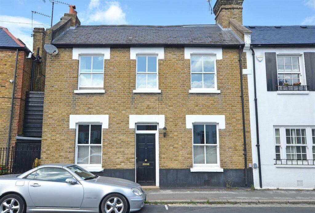 3 bed Semi Detached for rent in Kingston upon Thames. From Chase Buchanan - Teddington