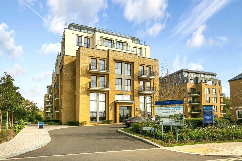 3 bed Apartment for rent in Teddington. From Chase Buchanan - Teddington